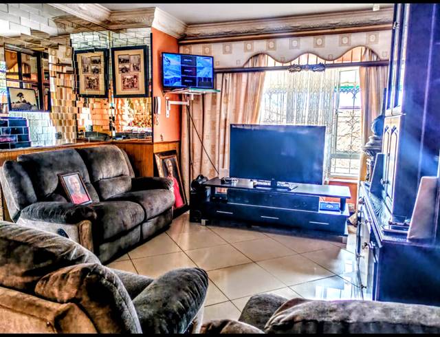 5 BEDROOM HOUSE FOR SALE IN SHALLCROSS